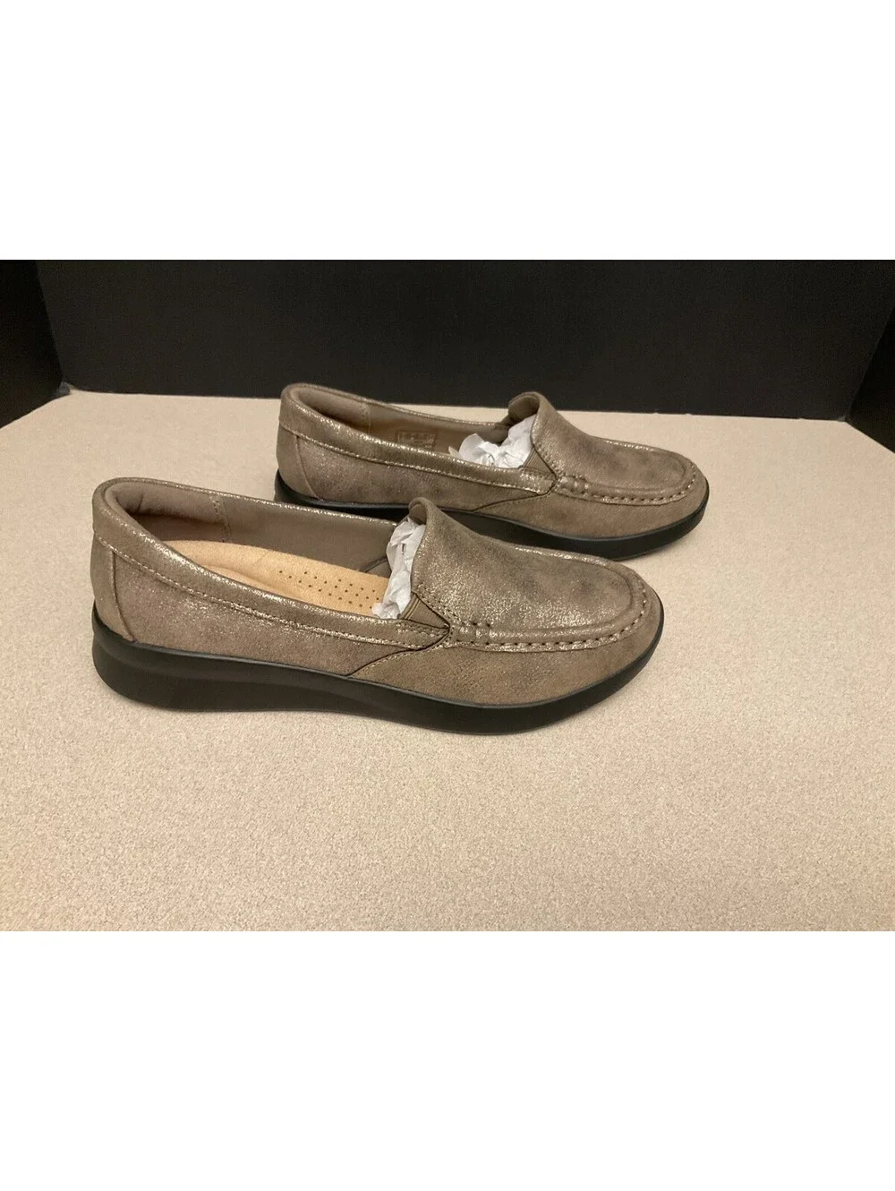 New! Womens Clarks Ellowyn Lux Bronze Metallic Comfort Loafers. Size 7M. Nice!